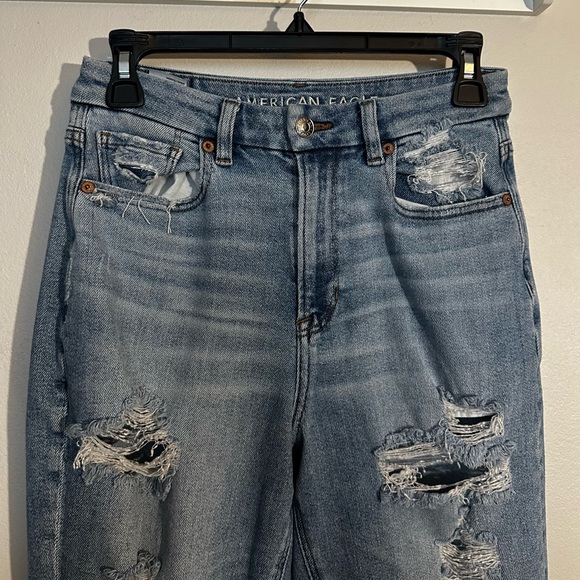 American Eagle Women’s Distressed Curvy Mom Jeans - Picture 9 of 9